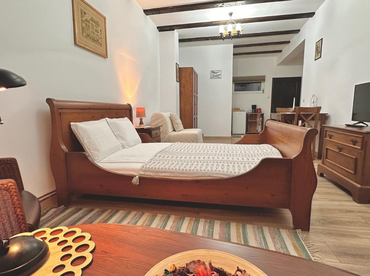 Casa 9 * Albesti (Mures)